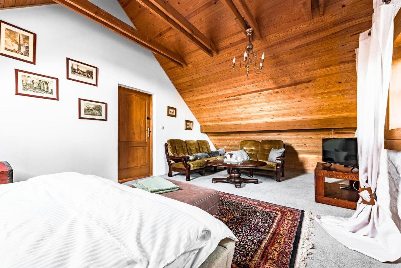 Dworek Wiktorowo Hotel Budki Petrykowskie Exterior foto
